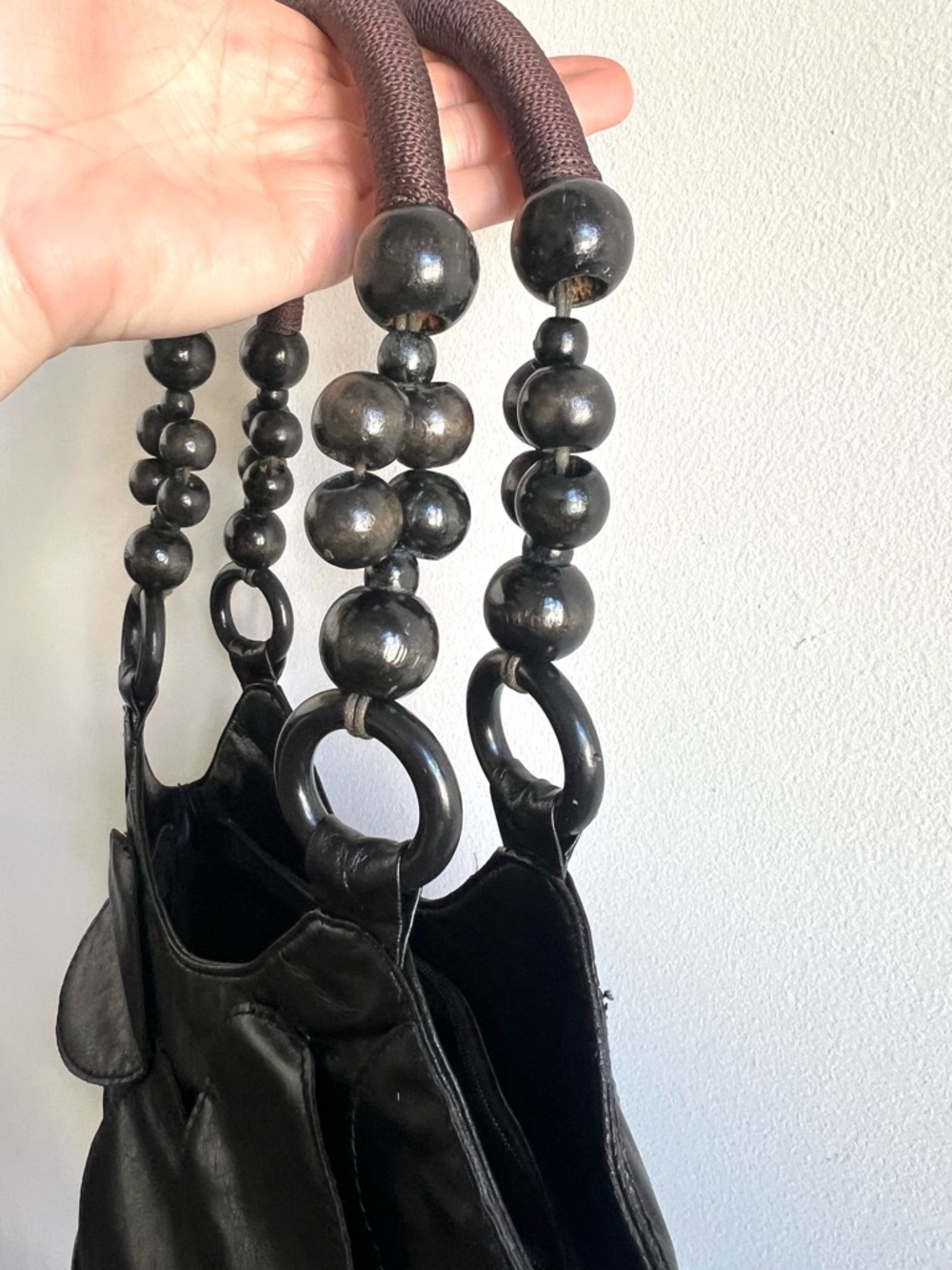 Stylish Black Leather Shoulder Bag with Sculpted Circle Panels - Picture 4 of 6